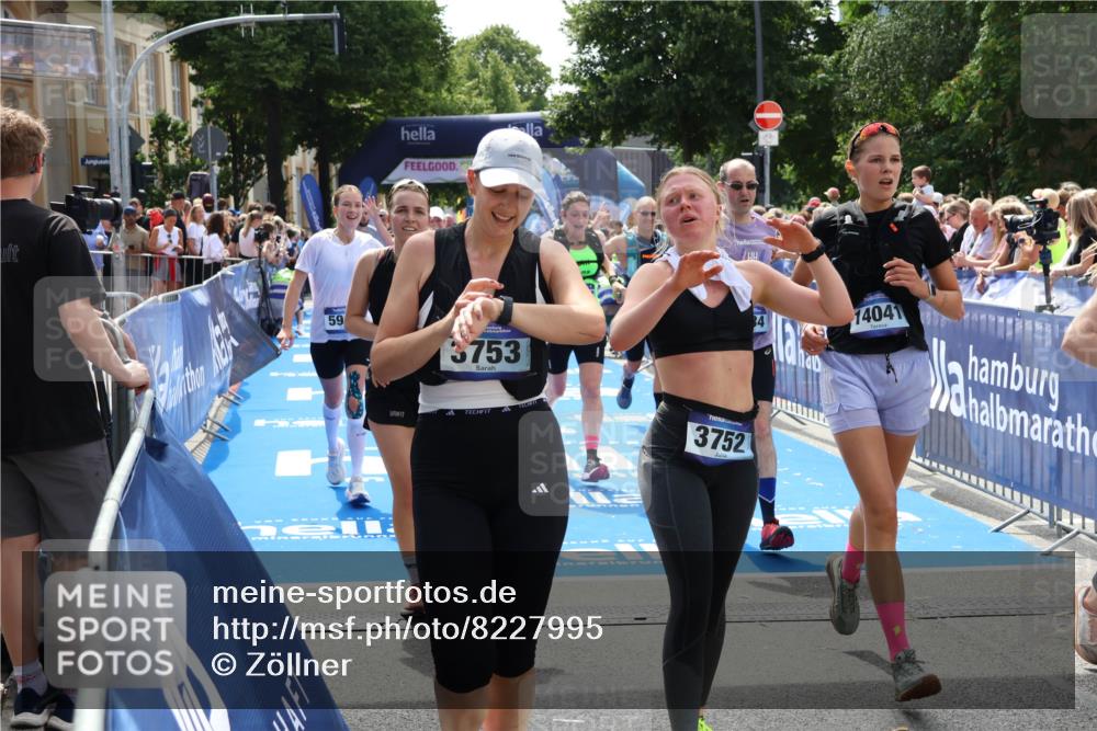 29.06.2025 - hella hamburg halbmarathon Zöllner http://msf.ph/oto/8227995 29.06.2025 11:29:44 Ziel 1740, 3728, 4154, 4993, 5437, 5965, 6034, 9133, 9598, 12230, 13057, 14808, 14918, 15224, 16115 meine-sportfotos.de