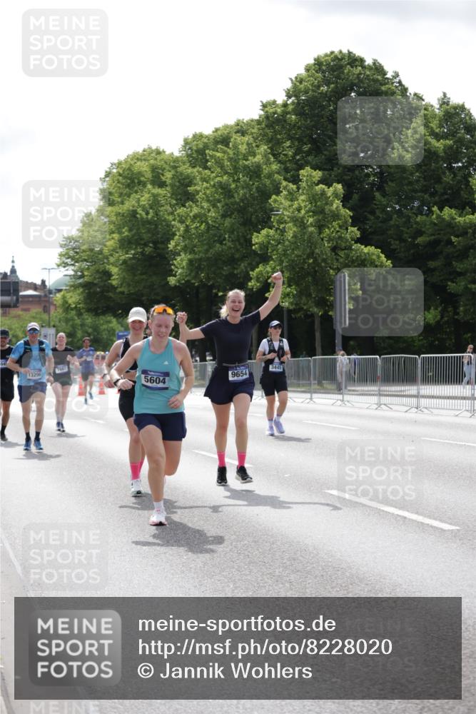 29.06.2025 - hella hamburg halbmarathon Jannik Wohlers http://msf.ph/oto/8228020 29.06.2025 10:27:50 Lombardsbrücke 3445, 5369, 5604, 7667, 8215, 8327, 9653, 9654, 12842, 13045, 13296, 13568, 13678, 14017, 14155, 15123, 15608, 18256 meine-sportfotos.de