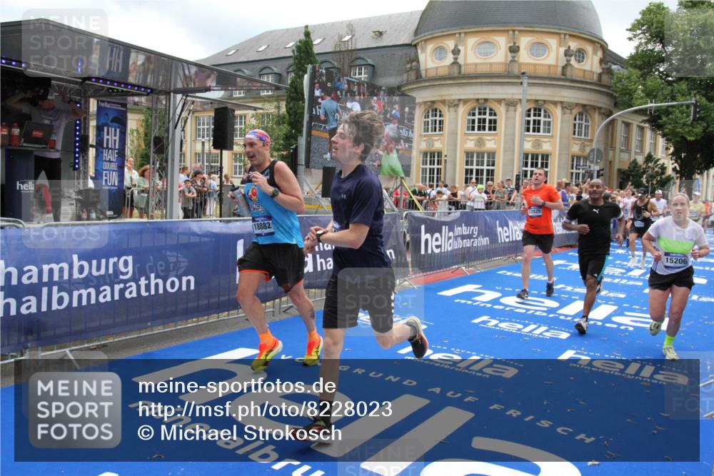 29.06.2025 - hella hamburg halbmarathon Michael Strokosch http://msf.ph/oto/8228023 29.06.2025 10:46:39 Ziel 1920, 1942, 5459, 8482, 9051, 9232, 9529, 13525, 13554, 15026, 15133, 15206, 15714, 17281, 17461, 18297, 18882 meine-sportfotos.de