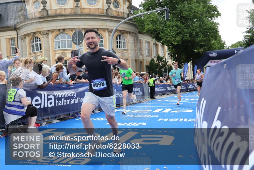 29.06.2025 - hella hamburg halbmarathon Strokosch-Dieckow http://msf.ph/oto/8228033 29.06.2025 10:31:59 Ziel 1407, 1686, 4129, 4698, 6619, 10927, 11150, 11199, 11370, 16505 meine-sportfotos.de