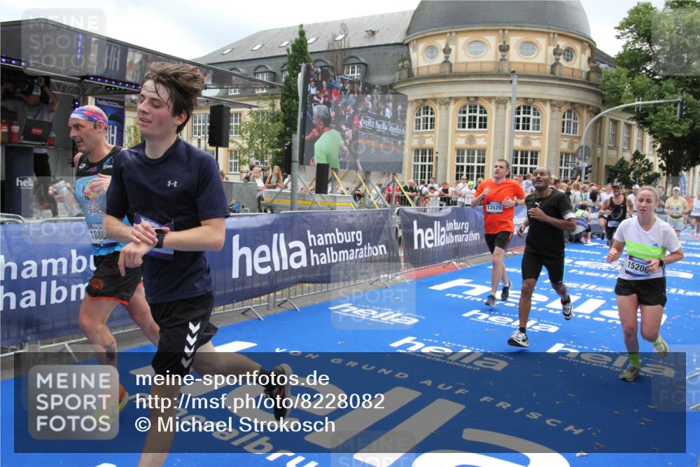 29.06.2025 - hella hamburg halbmarathon Michael Strokosch http://msf.ph/oto/8228082 29.06.2025 10:46:40 Ziel 1920, 1942, 5459, 9051, 9529, 13525, 13554, 15026, 15133, 15206, 15714, 17281, 17461, 18297, 18882 meine-sportfotos.de
