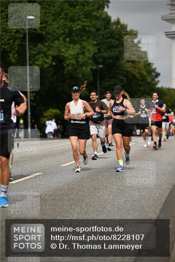 29.06.2025 - hella hamburg halbmarathon Dr. Thomas Lammeyer http://msf.ph/oto/8228107 29.06.2025 10:13:17 Kennedybrücke 1823, 3762, 4592, 7081, 9297, 9306, 10035, 10194, 10819, 11067 meine-sportfotos.de
