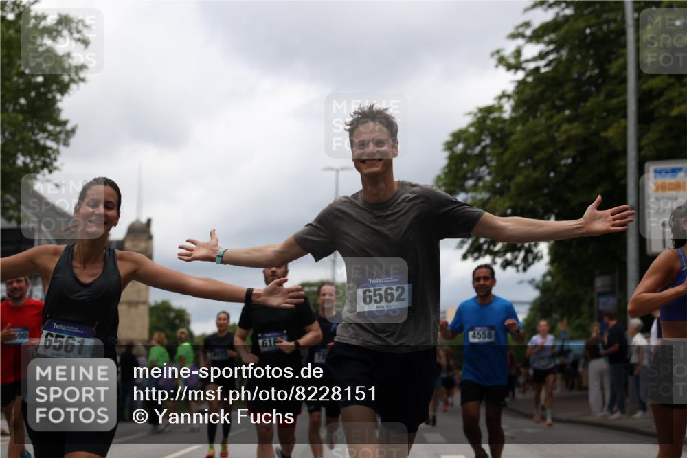 29.06.2025 - hella hamburg halbmarathon Yannick Fuchs http://msf.ph/oto/8228151 29.06.2025 10:46:37 20KM 1098, 1257, 1482, 1657, 2111, 2444, 2814, 3258, 3715, 3952, 4121, 4557, 4558, 4726, 4837, 5116, 5169, 5194, 5378, 5399, 6164, 6561, 6562, 7178, 7312, 7475, 7896, 8172, 8316, 8720, 8955, 9145, 10529, 10811, 11459, 12135, 12519, 13211, 13301, 14198, 14286, 14791, 15001, 15144, 15275, 15446, 15506, 15690, 16320, 16929, 17130, 17198, 17710, 17773, 18331 meine-sportfotos.de