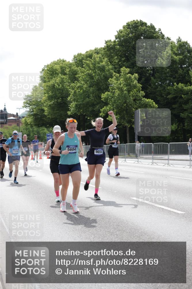 29.06.2025 - hella hamburg halbmarathon Jannik Wohlers http://msf.ph/oto/8228169 29.06.2025 10:27:50 Lombardsbrücke 3445, 5369, 5604, 7667, 8215, 8327, 9653, 9654, 12842, 13045, 13296, 13568, 13678, 14017, 14155, 15123, 15608, 18256 meine-sportfotos.de