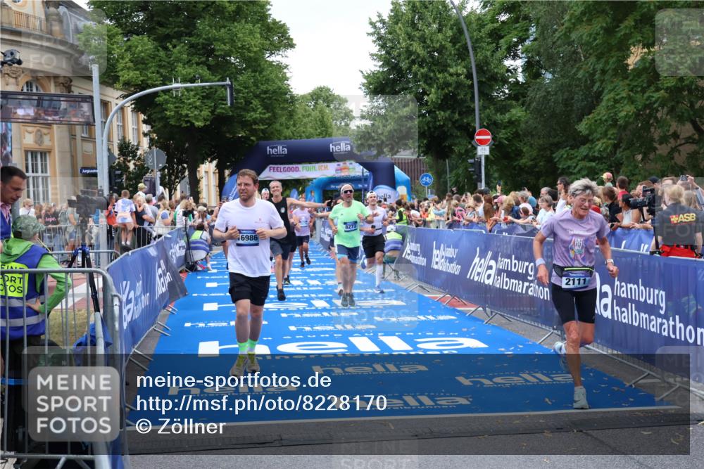 29.06.2025 - hella hamburg halbmarathon Zöllner http://msf.ph/oto/8228170 29.06.2025 10:53:18 Ziel 2074, 2111, 7312, 7383, 8273, 8361, 9142, 12875, 15179, 15681, 16929, 16986, 18901 meine-sportfotos.de