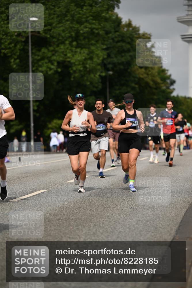 29.06.2025 - hella hamburg halbmarathon Dr. Thomas Lammeyer http://msf.ph/oto/8228185 29.06.2025 10:13:18 Kennedybrücke 1823, 3762, 4592, 7081, 9297, 9306, 10035, 10194, 10819, 11067 meine-sportfotos.de