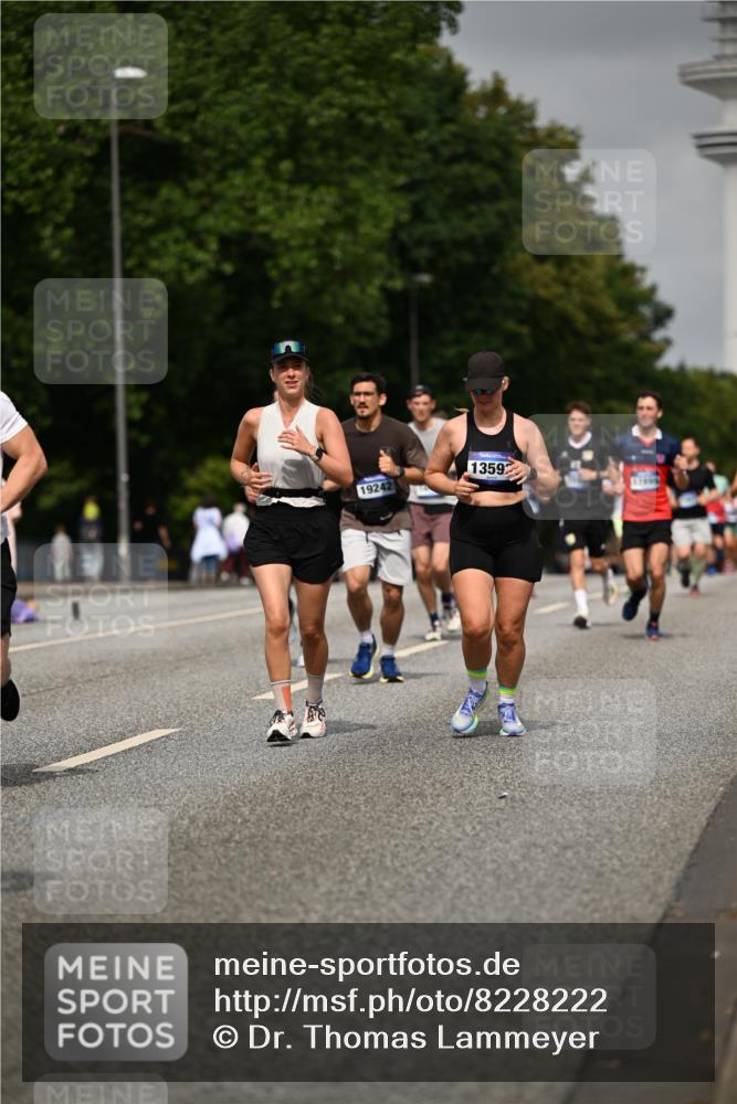 29.06.2025 - hella hamburg halbmarathon Dr. Thomas Lammeyer http://msf.ph/oto/8228222 29.06.2025 10:13:18 Kennedybrücke 1823, 3762, 4592, 7081, 9297, 9306, 10035, 10194, 10819, 11067 meine-sportfotos.de