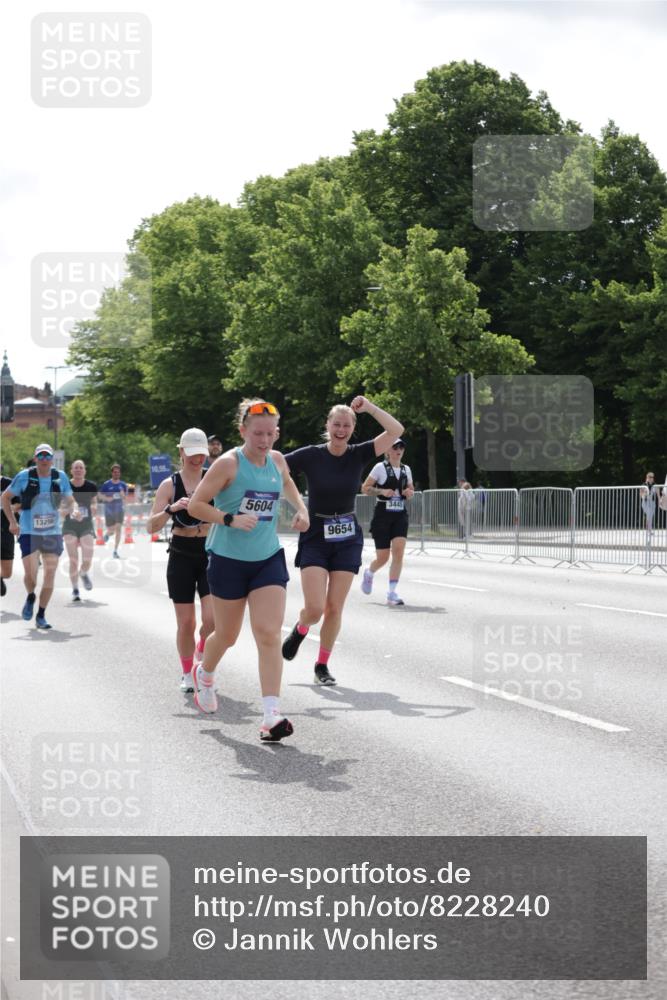 29.06.2025 - hella hamburg halbmarathon Jannik Wohlers http://msf.ph/oto/8228240 29.06.2025 10:27:51 Lombardsbrücke 3445, 5369, 5604, 7667, 8215, 8327, 9653, 9654, 12842, 13045, 13296, 13568, 13678, 14017, 14155, 15123, 18256, 18604 meine-sportfotos.de