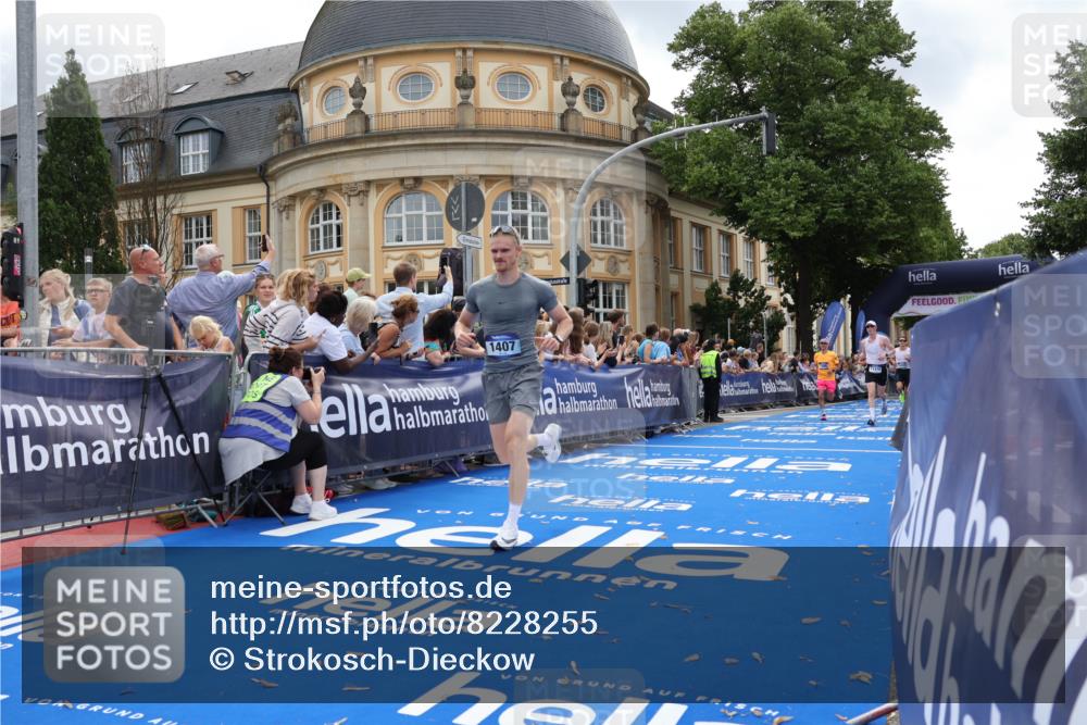 29.06.2025 - hella hamburg halbmarathon Strokosch-Dieckow http://msf.ph/oto/8228255 29.06.2025 10:32:03 Ziel 1407, 1686, 4129, 4698, 6619, 11150, 11199, 11370, 15826, 16505, 16736 meine-sportfotos.de