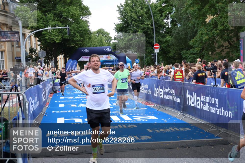29.06.2025 - hella hamburg halbmarathon Zöllner http://msf.ph/oto/8228266 29.06.2025 10:53:19 Ziel 1683, 2074, 4065, 7312, 7383, 8273, 8361, 9142, 11844, 12875, 15179, 15681, 16929, 16986, 18901 meine-sportfotos.de