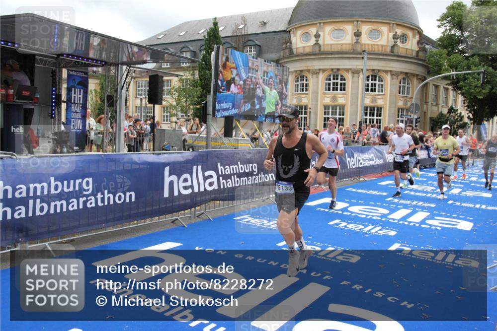29.06.2025 - hella hamburg halbmarathon Michael Strokosch http://msf.ph/oto/8228272 29.06.2025 10:46:42 Ziel 1920, 1942, 9051, 13525, 13554, 15026, 15133, 15206, 15714, 16175, 17865, 18297, 19128 meine-sportfotos.de