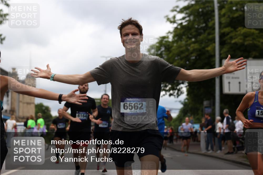 29.06.2025 - hella hamburg halbmarathon Yannick Fuchs http://msf.ph/oto/8228279 29.06.2025 10:46:37 20KM 1098, 1257, 1482, 1657, 2111, 2444, 2814, 3258, 3715, 3952, 4121, 4557, 4558, 4726, 4837, 5116, 5169, 5194, 5378, 5399, 6164, 6561, 6562, 7178, 7312, 7475, 7896, 8172, 8316, 8720, 8955, 9145, 10529, 10811, 11459, 12135, 12519, 13211, 13301, 14198, 14286, 14791, 15001, 15144, 15275, 15446, 15506, 15690, 16320, 16929, 17130, 17198, 17710, 17773, 18331 meine-sportfotos.de