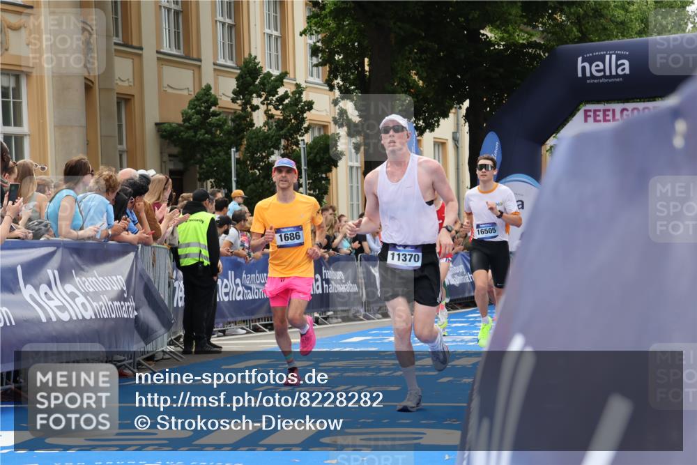 29.06.2025 - hella hamburg halbmarathon Strokosch-Dieckow http://msf.ph/oto/8228282 29.06.2025 10:32:05 Ziel 1407, 1686, 4129, 11150, 11370, 15826, 16505, 16736 meine-sportfotos.de