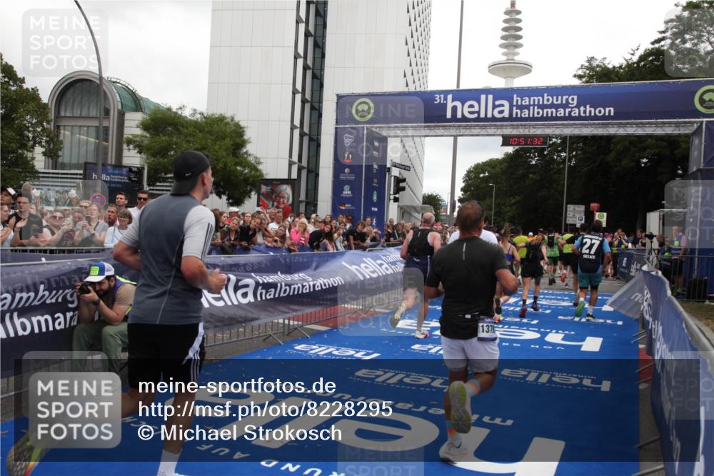 29.06.2025 - hella hamburg halbmarathon Michael Strokosch http://msf.ph/oto/8228295 29.06.2025 10:51:31 Ziel 1335, 2364, 2411, 2946, 5820, 7943, 8989, 9214, 9656, 11124, 11422, 13403, 13792, 15871, 15950, 16357, 17131, 18489 meine-sportfotos.de