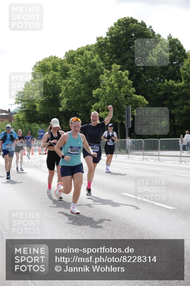 29.06.2025 - hella hamburg halbmarathon Jannik Wohlers http://msf.ph/oto/8228314 29.06.2025 10:27:51 Lombardsbrücke 3445, 5369, 5604, 7667, 8215, 8327, 9653, 9654, 12842, 13045, 13296, 13568, 13678, 14017, 14155, 15123, 18256, 18604 meine-sportfotos.de