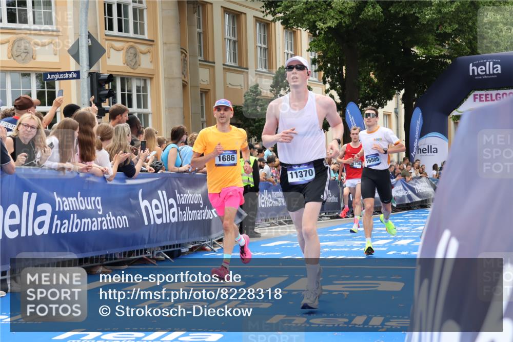 29.06.2025 - hella hamburg halbmarathon Strokosch-Dieckow http://msf.ph/oto/8228318 29.06.2025 10:32:06 Ziel 1407, 1686, 1894, 11150, 11370, 15826, 16505, 16736 meine-sportfotos.de