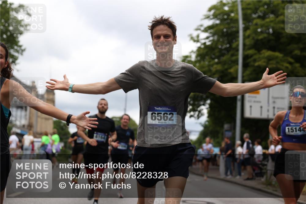 29.06.2025 - hella hamburg halbmarathon Yannick Fuchs http://msf.ph/oto/8228328 29.06.2025 10:46:37 20KM 1098, 1257, 1482, 1657, 2111, 2444, 2814, 3258, 3715, 3952, 4121, 4557, 4558, 4726, 4837, 5116, 5169, 5194, 5378, 5399, 6164, 6561, 6562, 7178, 7312, 7475, 7896, 8172, 8316, 8720, 8955, 9145, 10529, 10811, 11459, 12135, 12519, 13211, 13301, 14198, 14286, 14791, 15001, 15144, 15275, 15446, 15506, 15690, 16320, 16929, 17130, 17198, 17710, 17773, 18331 meine-sportfotos.de