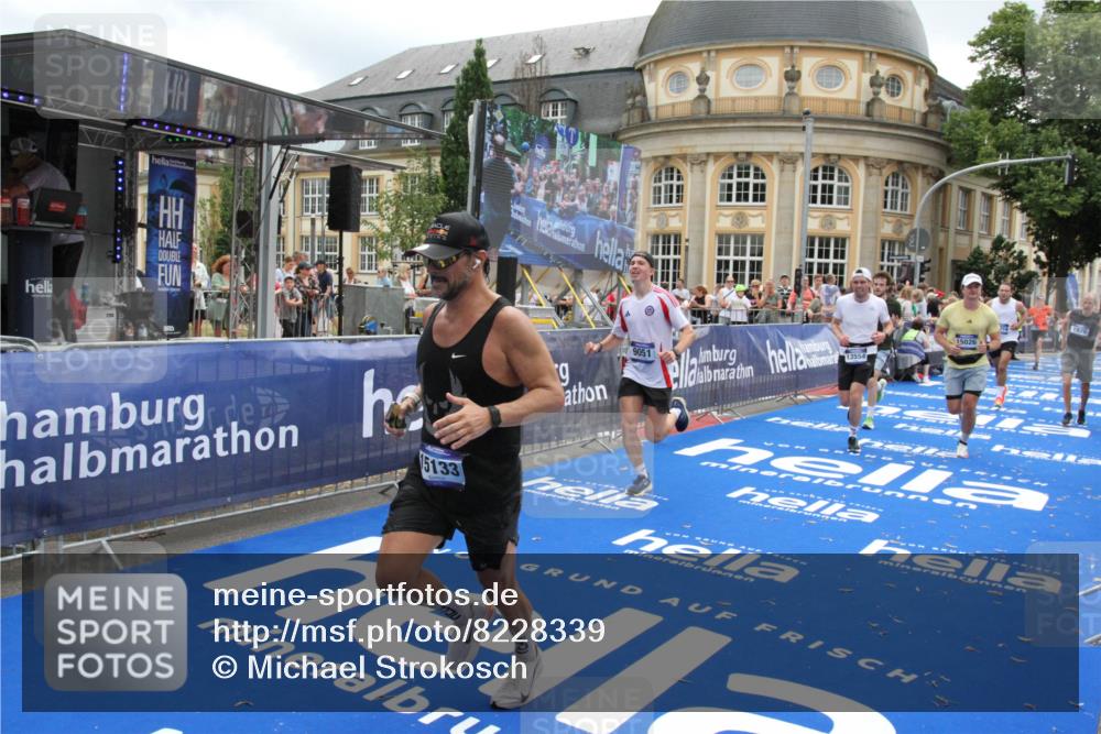 29.06.2025 - hella hamburg halbmarathon Michael Strokosch http://msf.ph/oto/8228339 29.06.2025 10:46:42 Ziel 1920, 1942, 9051, 13525, 13554, 15026, 15133, 15206, 15714, 16175, 17865, 18297, 19128 meine-sportfotos.de