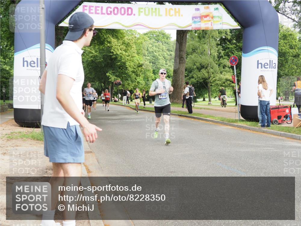 29.06.2025 - hella hamburg halbmarathon MichiJ http://msf.ph/oto/8228350 29.06.2025 10:26:05 Zwischen KM18-KM19 2404, 6095, 6529, 7310, 9914, 10680, 10738, 15178, 15261, 15939, 16523, 17192, 17723, 18103, 18216 meine-sportfotos.de