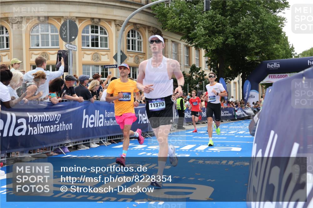 29.06.2025 - hella hamburg halbmarathon Strokosch-Dieckow http://msf.ph/oto/8228354 29.06.2025 10:32:07 Ziel 1407, 1686, 1894, 7272, 11150, 11370, 15826, 16505, 16736 meine-sportfotos.de