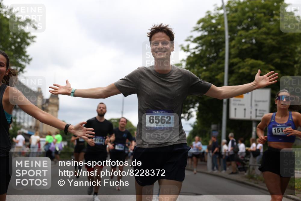29.06.2025 - hella hamburg halbmarathon Yannick Fuchs http://msf.ph/oto/8228372 29.06.2025 10:46:37 20KM 1098, 1257, 1482, 1657, 2111, 2444, 2814, 3258, 3715, 3952, 4121, 4557, 4558, 4726, 4837, 5116, 5169, 5194, 5378, 5399, 6164, 6561, 6562, 7178, 7312, 7475, 7896, 8172, 8316, 8720, 8955, 9145, 10529, 10811, 11459, 12135, 12519, 13211, 13301, 14198, 14286, 14791, 15001, 15144, 15275, 15446, 15506, 15690, 16320, 16929, 17130, 17198, 17710, 17773, 18331 meine-sportfotos.de