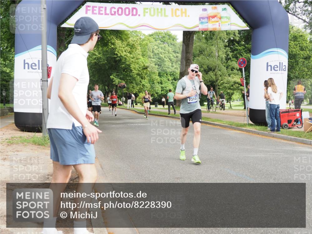 29.06.2025 - hella hamburg halbmarathon MichiJ http://msf.ph/oto/8228390 29.06.2025 10:26:05 Zwischen KM18-KM19 2404, 6095, 6529, 7310, 9914, 10680, 10738, 15178, 15261, 15939, 16523, 17192, 17723, 18103, 18216 meine-sportfotos.de