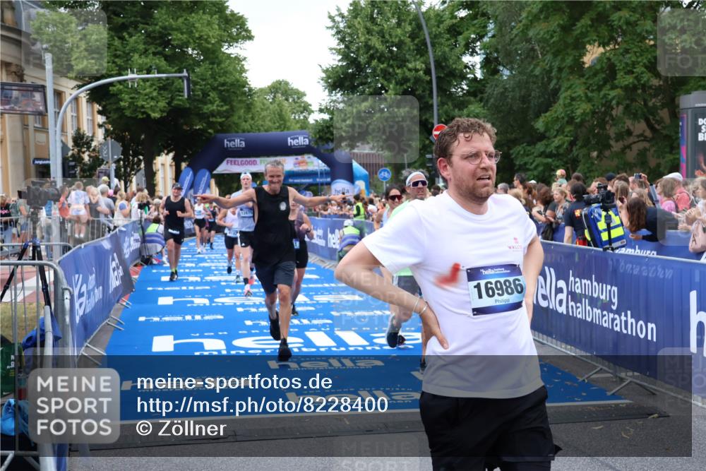 29.06.2025 - hella hamburg halbmarathon Zöllner http://msf.ph/oto/8228400 29.06.2025 10:53:20 Ziel 1683, 2074, 2354, 4065, 7312, 7383, 8273, 8361, 9142, 11844, 12490, 12875, 15179, 15681, 16929, 18901 meine-sportfotos.de