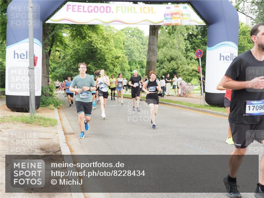 29.06.2025 - hella hamburg halbmarathon MichiJ http://msf.ph/oto/8228434 29.06.2025 10:49:21 Zwischen KM18-KM19 1147, 1377, 3625, 10128, 11771, 15516, 16424, 17096, 18355, 18452, 19240 meine-sportfotos.de