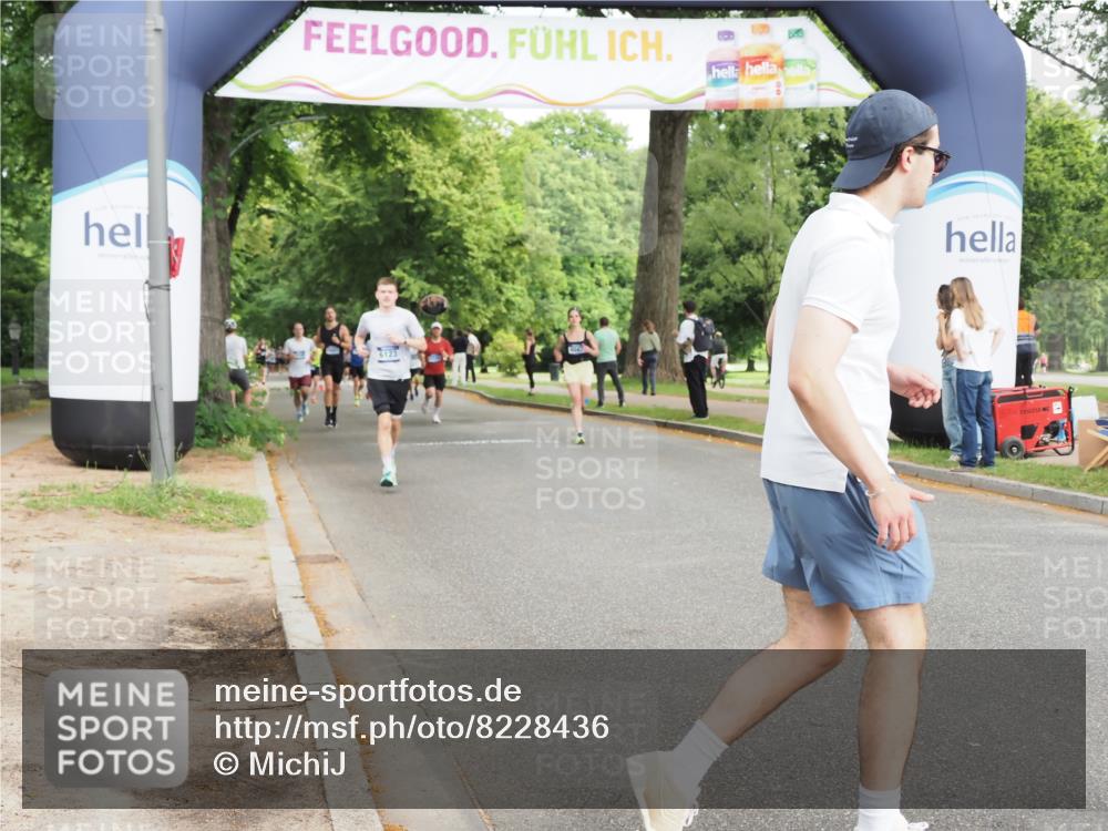 29.06.2025 - hella hamburg halbmarathon MichiJ http://msf.ph/oto/8228436 29.06.2025 10:26:07 Zwischen KM18-KM19 2404, 6529, 7310, 9914, 10680, 15178, 15261, 15939, 17192, 18103, 18216 meine-sportfotos.de