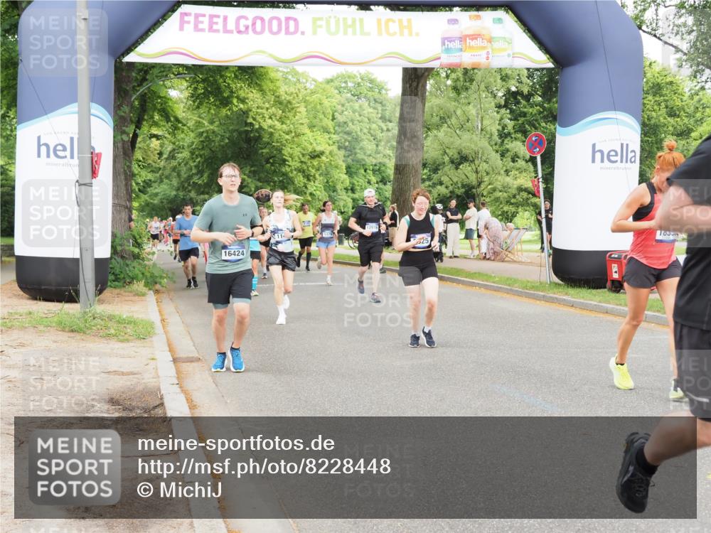 29.06.2025 - hella hamburg halbmarathon MichiJ http://msf.ph/oto/8228448 29.06.2025 10:49:21 Zwischen KM18-KM19 1147, 1377, 3625, 10128, 11771, 15516, 16424, 17096, 18355, 18452, 19240 meine-sportfotos.de