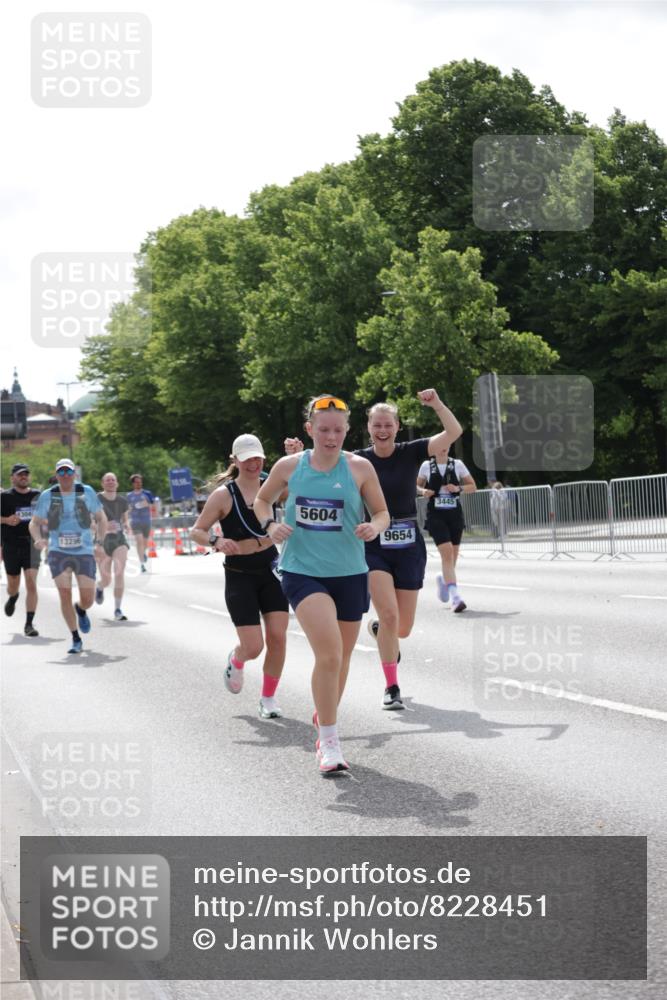 29.06.2025 - hella hamburg halbmarathon Jannik Wohlers http://msf.ph/oto/8228451 29.06.2025 10:27:51 Lombardsbrücke 3445, 5369, 5604, 7667, 8215, 8327, 9653, 9654, 12842, 13045, 13296, 13568, 13678, 14017, 14155, 15123, 18256, 18604 meine-sportfotos.de