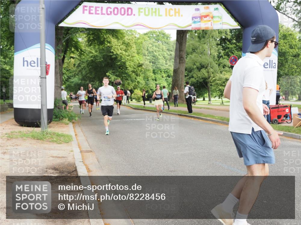 29.06.2025 - hella hamburg halbmarathon MichiJ http://msf.ph/oto/8228456 29.06.2025 10:26:07 Zwischen KM18-KM19 2404, 6529, 7310, 9914, 10680, 15178, 15261, 15939, 17192, 18103, 18216 meine-sportfotos.de