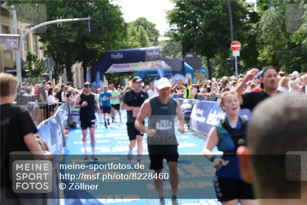 29.06.2025 - hella hamburg halbmarathon Zöllner http://msf.ph/oto/8228460 29.06.2025 11:30:19 Ziel 1148, 3029, 3050, 3600, 3601, 4111, 6724, 7820, 10391, 11076, 11872, 12062, 12126, 12652, 12896, 15721, 15722, 16447, 17742 meine-sportfotos.de