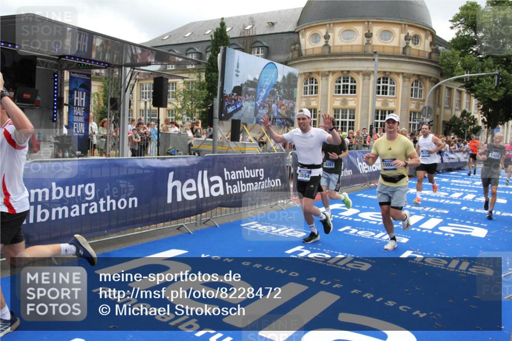 29.06.2025 - hella hamburg halbmarathon Michael Strokosch http://msf.ph/oto/8228472 29.06.2025 10:46:43 Ziel 1920, 1942, 9051, 13525, 13554, 15026, 15133, 15714, 16175, 17743, 17865, 18297, 19128 meine-sportfotos.de