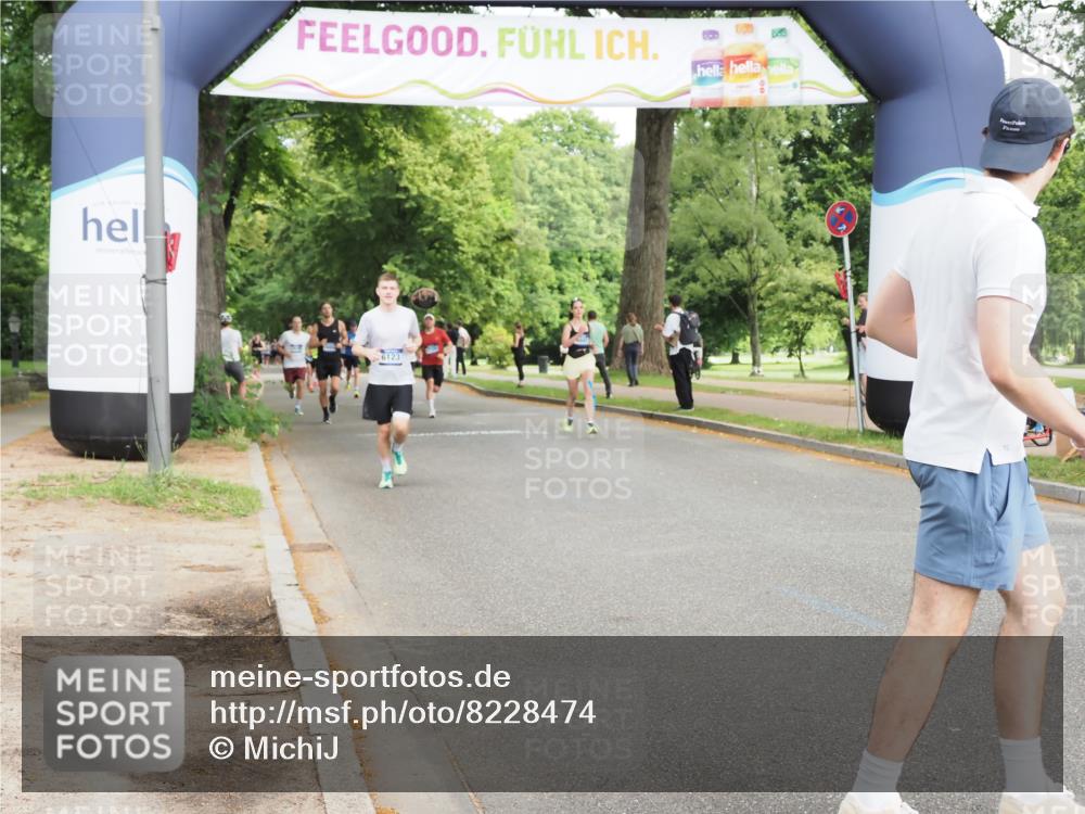 29.06.2025 - hella hamburg halbmarathon MichiJ http://msf.ph/oto/8228474 29.06.2025 10:26:07 Zwischen KM18-KM19 2404, 6529, 7310, 9914, 10680, 15178, 15261, 15939, 17192, 18103, 18216 meine-sportfotos.de