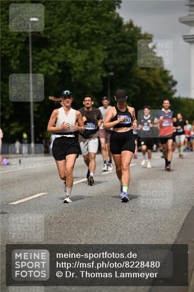 29.06.2025 - hella hamburg halbmarathon Dr. Thomas Lammeyer http://msf.ph/oto/8228480 29.06.2025 10:13:18 Kennedybrücke 1823, 3762, 4592, 7081, 9297, 9306, 10035, 10194, 10819, 11067 meine-sportfotos.de