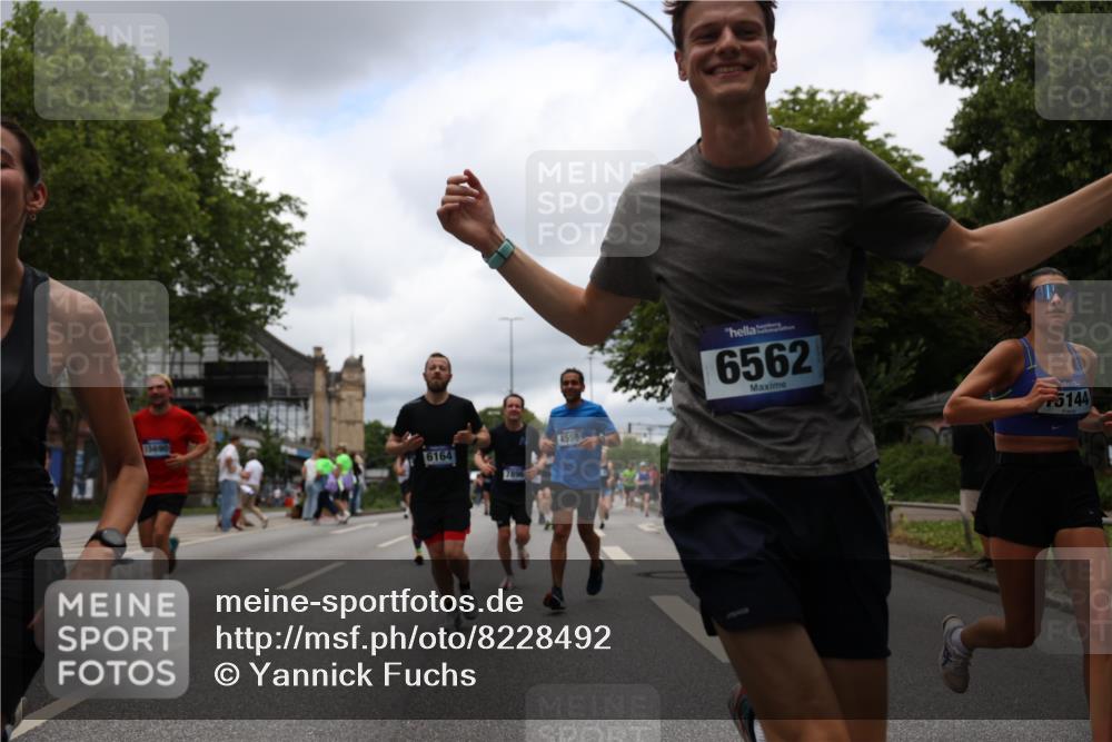 29.06.2025 - hella hamburg halbmarathon Yannick Fuchs http://msf.ph/oto/8228492 29.06.2025 10:46:38 20KM 1098, 1257, 1482, 1657, 2111, 2444, 2814, 3258, 3715, 3952, 4121, 4557, 4558, 4726, 4837, 5116, 5169, 5194, 5378, 6164, 6561, 6562, 7178, 7232, 7312, 7383, 7475, 7896, 8172, 8316, 8720, 8955, 9145, 10529, 10811, 11459, 12135, 12519, 13211, 13301, 14198, 14286, 14791, 14805, 15001, 15144, 15275, 15446, 15506, 15690, 16320, 16929, 17130, 17198, 17710, 17773, 18331 meine-sportfotos.de