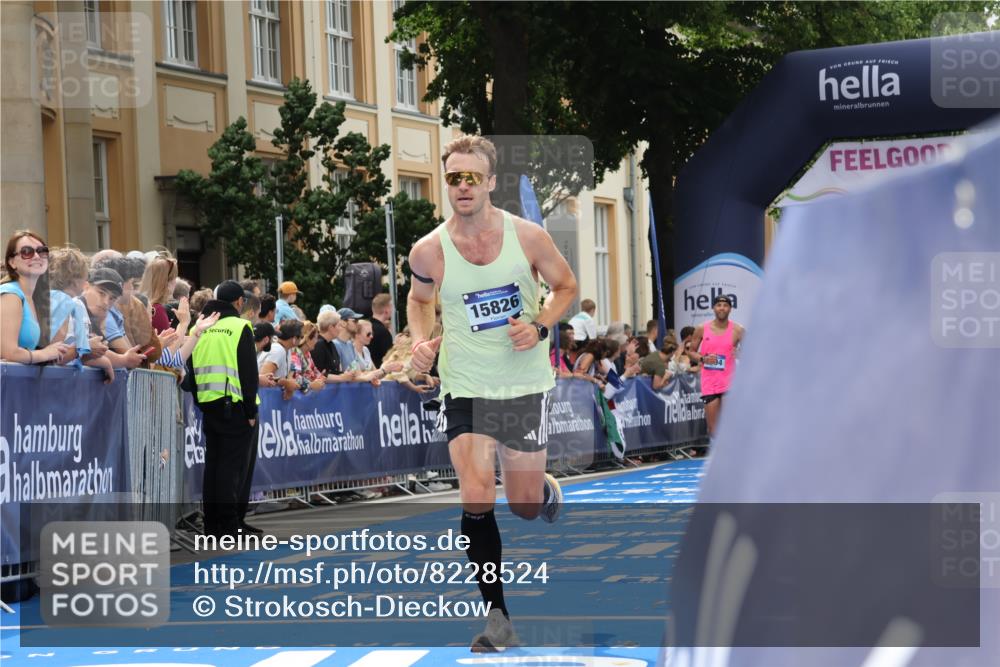 29.06.2025 - hella hamburg halbmarathon Strokosch-Dieckow http://msf.ph/oto/8228524 29.06.2025 10:32:10 Ziel 1686, 1894, 7272, 10876, 11150, 11370, 15826, 16065, 16505, 16736 meine-sportfotos.de