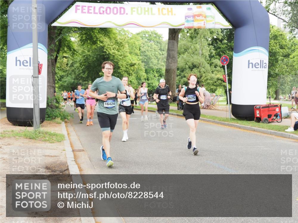 29.06.2025 - hella hamburg halbmarathon MichiJ http://msf.ph/oto/8228544 29.06.2025 10:49:22 Zwischen KM18-KM19 1147, 1377, 3625, 10128, 12978, 15516, 16424, 17096, 18355, 19240 meine-sportfotos.de