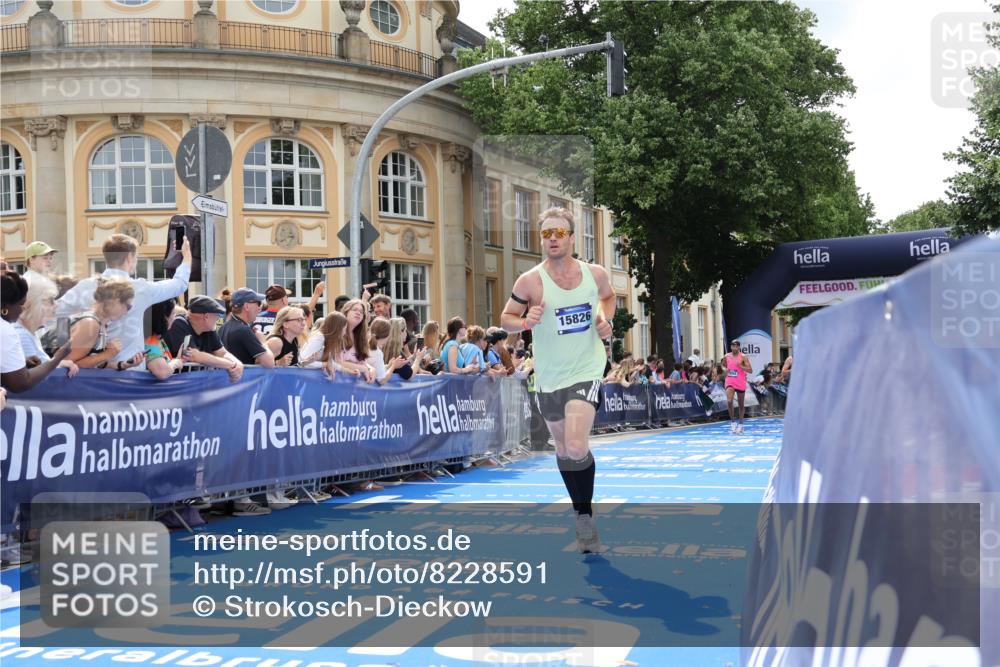 29.06.2025 - hella hamburg halbmarathon Strokosch-Dieckow http://msf.ph/oto/8228591 29.06.2025 10:32:11 Ziel 1686, 1894, 7272, 10876, 15826, 16065, 16505, 16736 meine-sportfotos.de