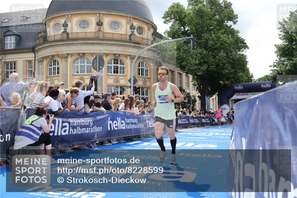 29.06.2025 - hella hamburg halbmarathon Strokosch-Dieckow http://msf.ph/oto/8228599 29.06.2025 10:32:11 Ziel 1686, 1894, 7272, 10876, 15826, 16065, 16505, 16736 meine-sportfotos.de