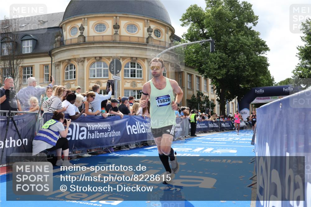 29.06.2025 - hella hamburg halbmarathon Strokosch-Dieckow http://msf.ph/oto/8228615 29.06.2025 10:32:12 Ziel 1894, 7272, 10876, 15826, 16065, 16505, 16736 meine-sportfotos.de