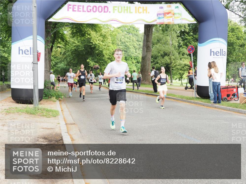 29.06.2025 - hella hamburg halbmarathon MichiJ http://msf.ph/oto/8228642 29.06.2025 10:26:09 Zwischen KM18-KM19 2404, 6047, 6123, 6529, 7310, 9914, 10451, 10680, 15261, 18216 meine-sportfotos.de