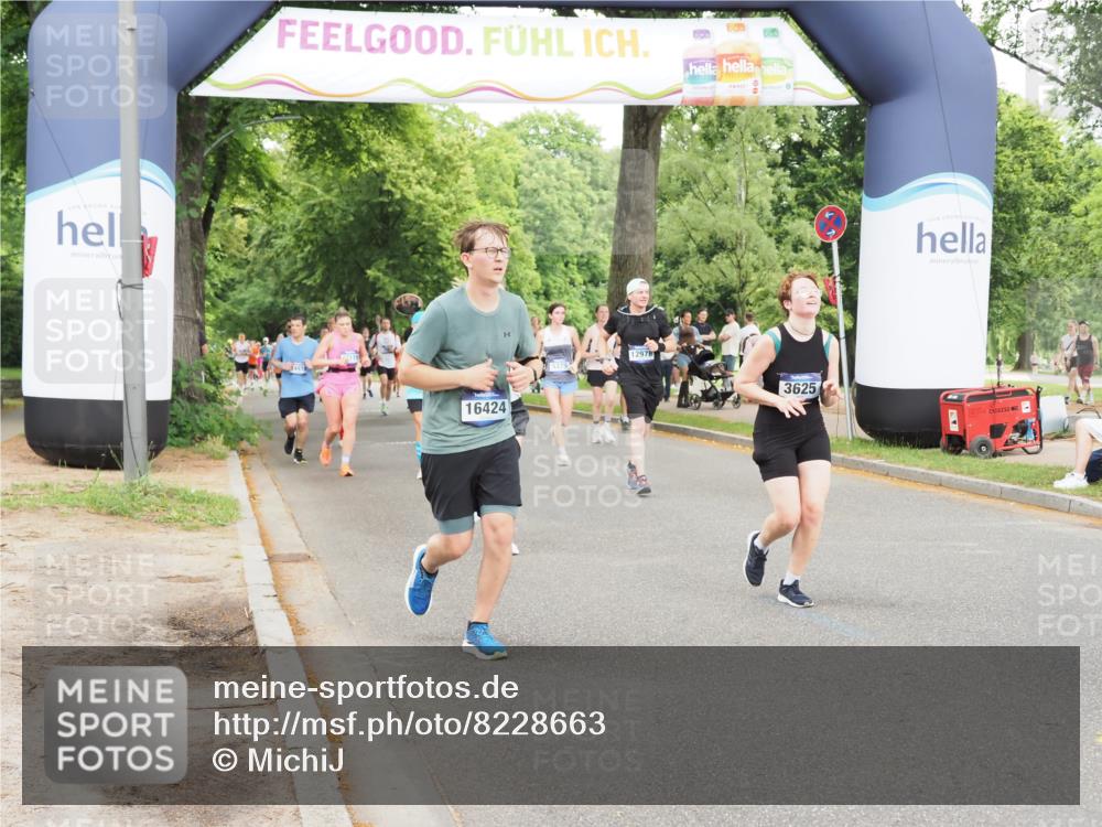 29.06.2025 - hella hamburg halbmarathon MichiJ http://msf.ph/oto/8228663 29.06.2025 10:49:22 Zwischen KM18-KM19 1147, 1377, 3625, 10128, 12978, 15516, 16424, 17096, 18355, 19240 meine-sportfotos.de