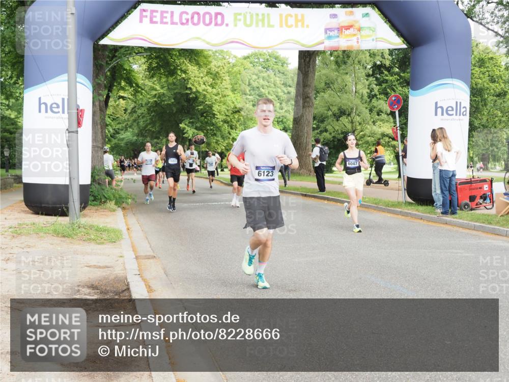 29.06.2025 - hella hamburg halbmarathon MichiJ http://msf.ph/oto/8228666 29.06.2025 10:26:09 Zwischen KM18-KM19 2404, 6047, 6123, 6529, 7310, 9914, 10451, 10680, 15261, 18216 meine-sportfotos.de