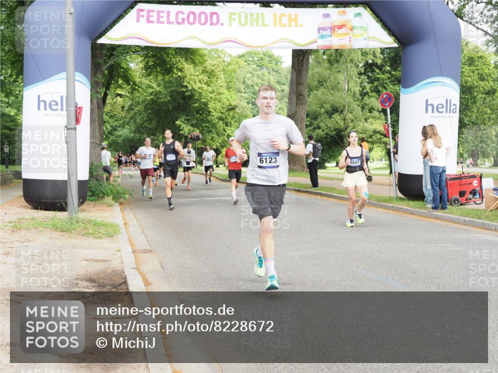 29.06.2025 - hella hamburg halbmarathon MichiJ http://msf.ph/oto/8228672 29.06.2025 10:26:09 Zwischen KM18-KM19 2404, 6047, 6123, 6529, 7310, 9914, 10451, 10680, 15261, 18216 meine-sportfotos.de