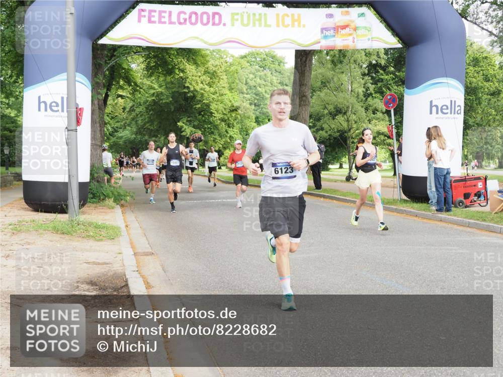 29.06.2025 - hella hamburg halbmarathon MichiJ http://msf.ph/oto/8228682 29.06.2025 10:26:09 Zwischen KM18-KM19 2404, 6047, 6123, 6529, 7310, 9914, 10451, 10680, 15261, 18216 meine-sportfotos.de