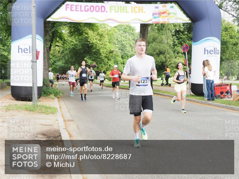 29.06.2025 - hella hamburg halbmarathon MichiJ http://msf.ph/oto/8228687 29.06.2025 10:26:09 Zwischen KM18-KM19 2404, 6047, 6123, 6529, 7310, 9914, 10451, 10680, 15261, 18216 meine-sportfotos.de