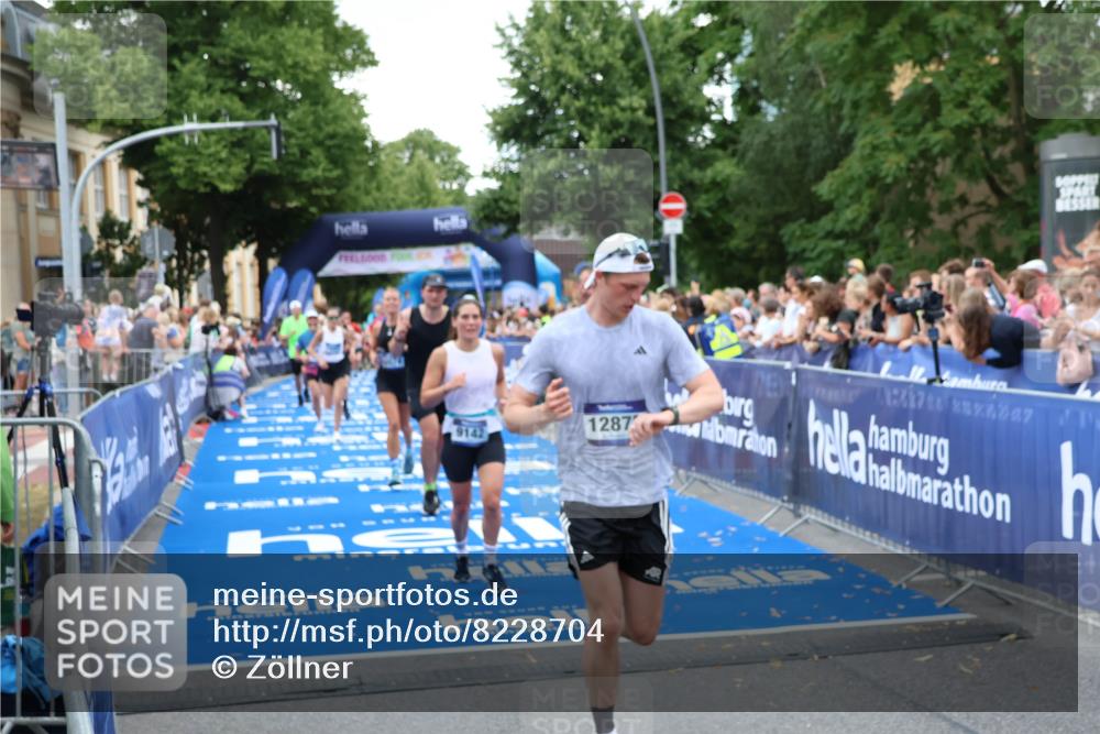 29.06.2025 - hella hamburg halbmarathon Zöllner http://msf.ph/oto/8228704 29.06.2025 10:53:23 Ziel 1683, 1727, 2074, 2354, 4065, 6942, 7312, 8651, 9142, 11844, 12490, 12875, 15179, 15681, 15838, 18134, 18901 meine-sportfotos.de