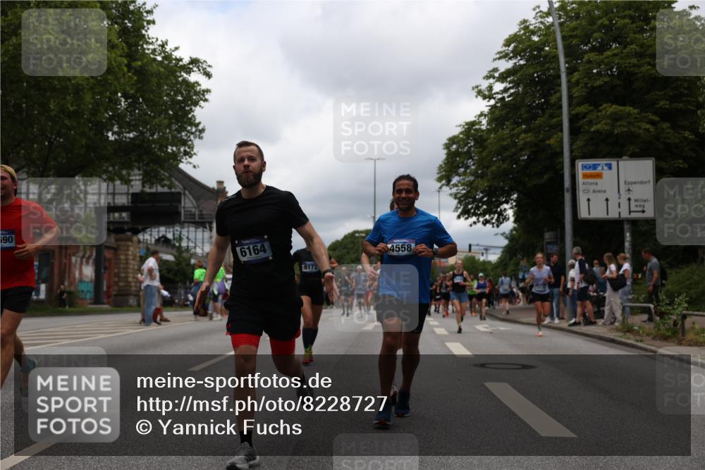29.06.2025 - hella hamburg halbmarathon Yannick Fuchs http://msf.ph/oto/8228727 29.06.2025 10:46:38 20KM 1098, 1257, 1482, 1657, 2111, 2444, 2814, 3258, 3715, 3952, 4121, 4557, 4558, 4726, 4837, 5116, 5169, 5194, 5378, 6164, 6561, 6562, 7178, 7232, 7312, 7383, 7475, 7896, 8172, 8316, 8720, 8955, 9145, 10529, 10811, 11459, 12135, 12519, 13211, 13301, 14198, 14286, 14791, 14805, 15001, 15144, 15275, 15446, 15506, 15690, 16320, 16929, 17130, 17198, 17710, 17773, 18331 meine-sportfotos.de